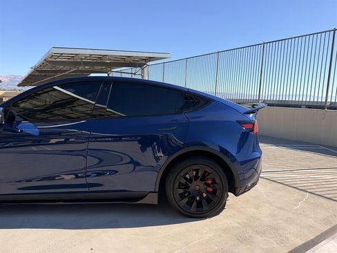 Used 2022 Tesla Model Y Long Range AWD/4WD image 3