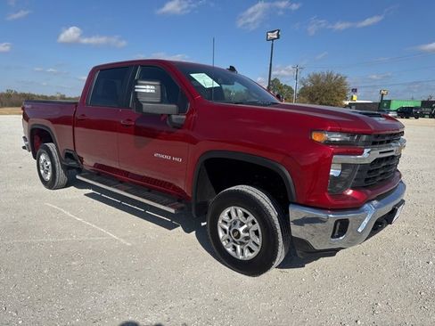 Used 2024 Chevrolet Silverado 2500 LT w/ Convenience Package image 8