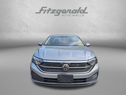 Used 2024 Volkswagen Jetta SE FWD image 2