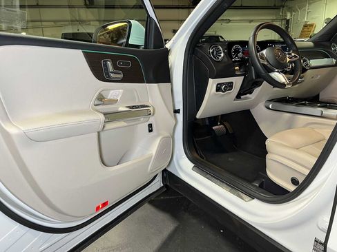Used 2026 Mercedes-Benz GLB 250 4MATIC image 21