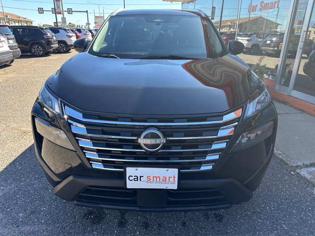 Used 2024 Nissan Rogue SV w/ SV Premium Package AWD/4WD image 2