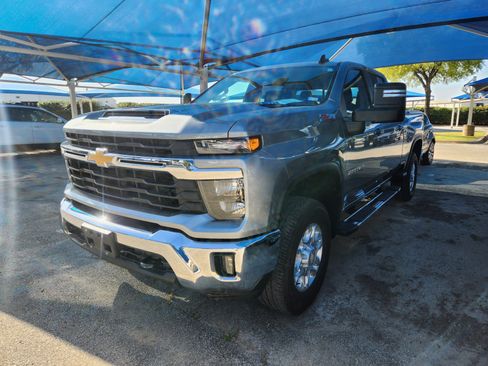 Used 2024 Chevrolet Silverado 2500 LT AWD/4WD image 2