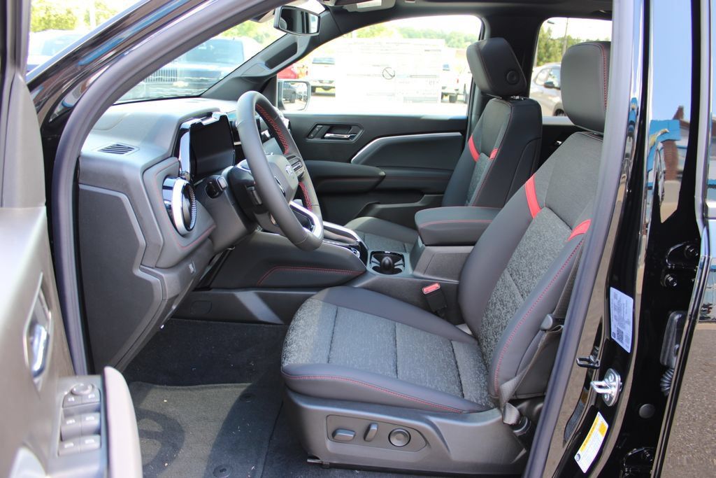 New 2026 Chevrolet Colorado Z71 w/ Midnight Edition AWD/4WD image 13