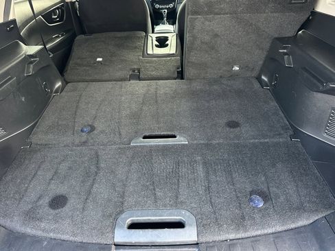 Used 2019 Nissan Rogue SV image 15