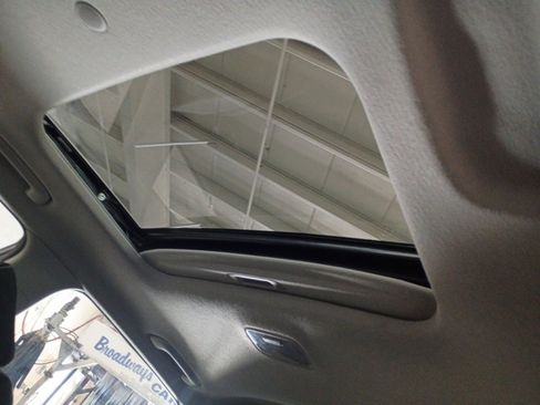 Used 2024 Hyundai Venue SEL image 12