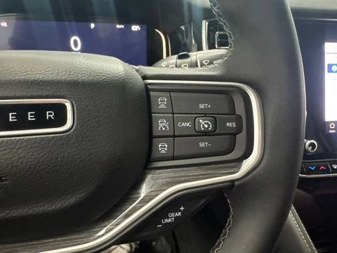 Used 2022 Jeep Wagoneer Series II AWD/4WD image 41