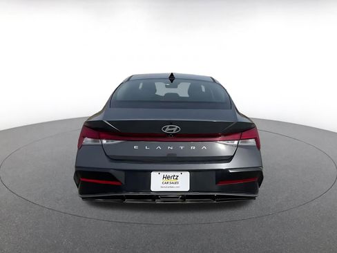 Used 2025 Hyundai Elantra SEL image 12