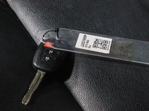 Certified 2018 Toyota RAV4 SE FWD image 43