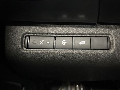 Used 2023 Nissan Pathfinder SL AWD/4WD image 31