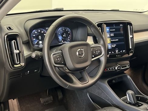 Used 2021 Volvo XC40 T5 Momentum w/ Premium Package image 14