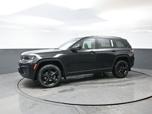 New 2026 Jeep Grand Cherokee Limited w/ Limited Altitude Package AWD/4WD image 5