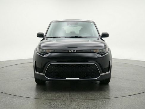Used 2025 Kia Soul LX w/ LX Technology Package FWD image 2