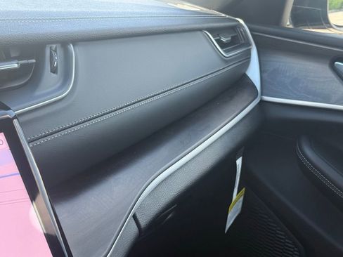 New 2025 Jeep Grand Cherokee L Limited w/ Black Appearance Package image 38