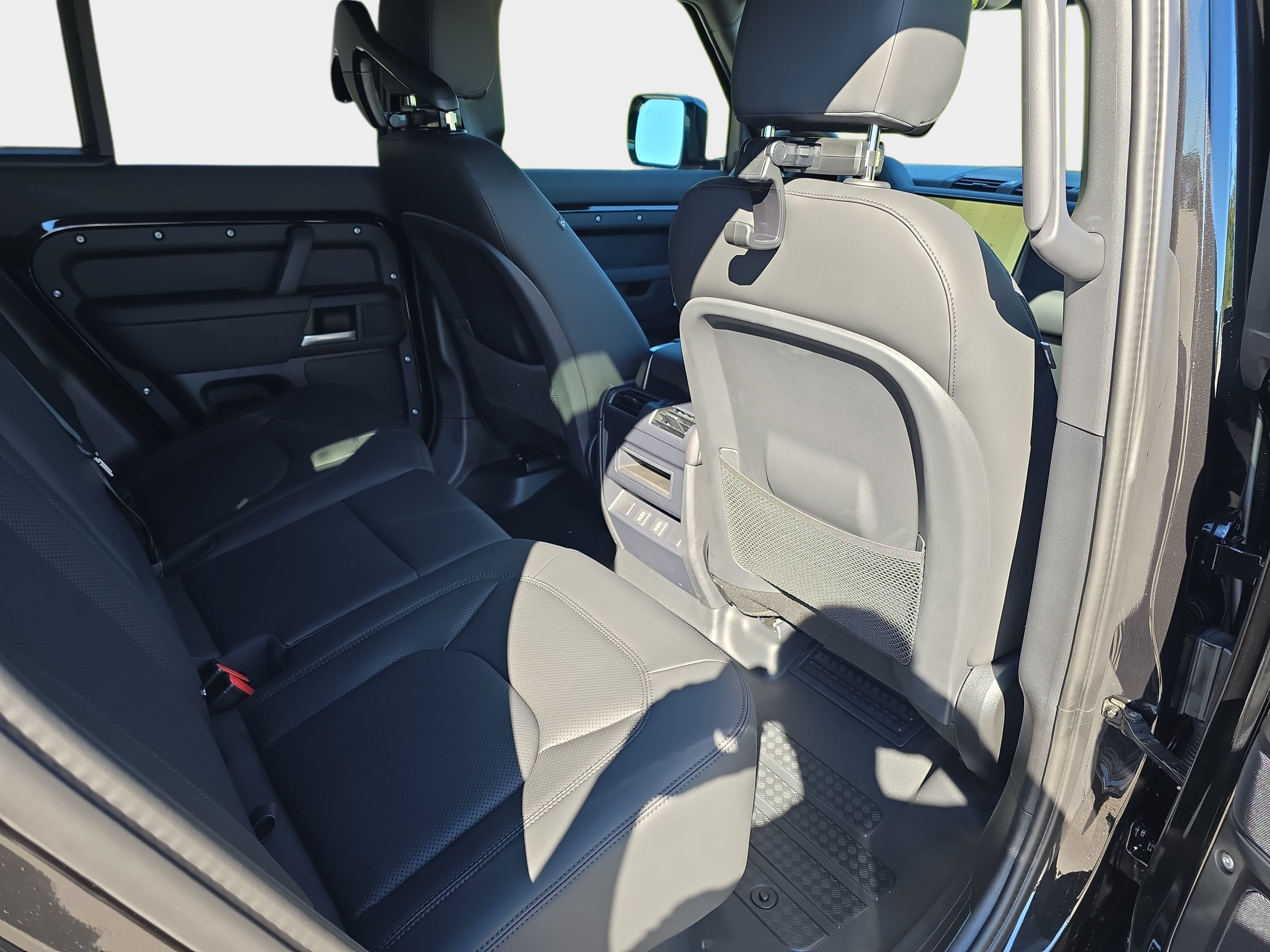 New 2026 Land Rover Defender 110 X-Dynamic SE AWD/4WD image 11