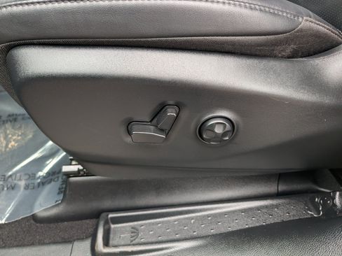 Used 2025 Chrysler Pacifica Select FWD image 19