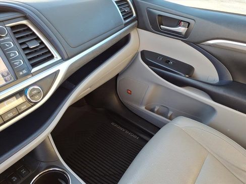 Used 2019 Toyota Highlander Limited Platinum image 26