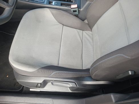 Used 2016 Volkswagen e-Golf SE image 5