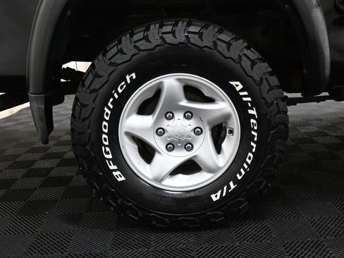 Used 2002 Toyota Tundra Limited image 26