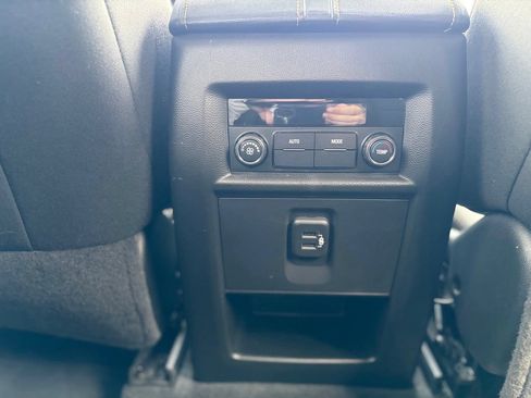 Used 2021 Chevrolet Traverse LS w/ LPO, Blackout Package FWD image 15