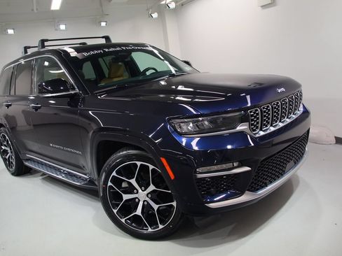 Used 2024 Jeep Grand Cherokee Summit AWD/4WD image 10