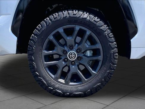 Used 2024 Toyota Tundra Platinum AWD/4WD image 10