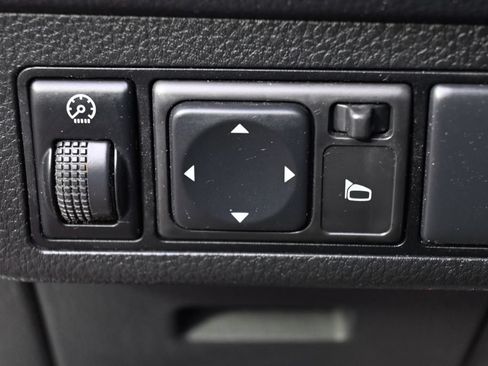 Used 2008 Nissan Versa Hatchback w/ Convenience Pkg FWD image 22