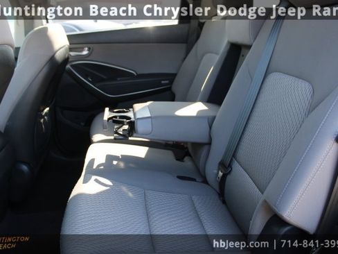 Used 2018 Hyundai Santa Fe SE image 32