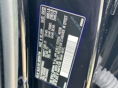 Used 2022 Volvo XC40 T5 Momentum image 32