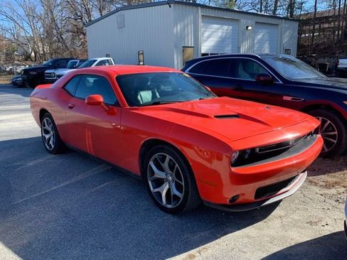 Used 2016 Dodge Challenger SXT Plus image 3