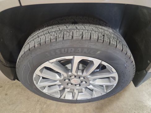 Used 2023 GMC Acadia Denali w/ Denali Technology Package image 10
