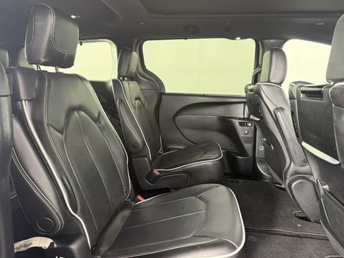 Used 2023 Chrysler Pacifica Limited w/ Uconnect Theater Family Group AWD/4WD image 13