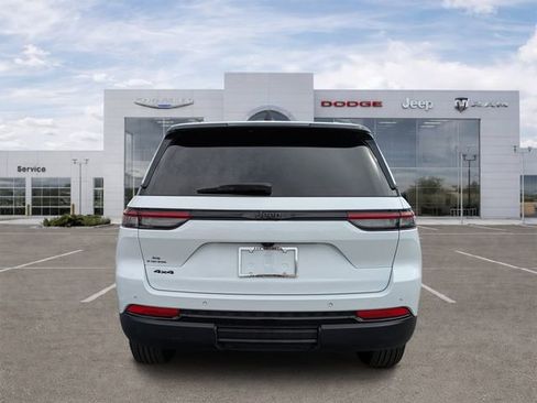 Certified 2024 Jeep Grand Cherokee Altitude image 4