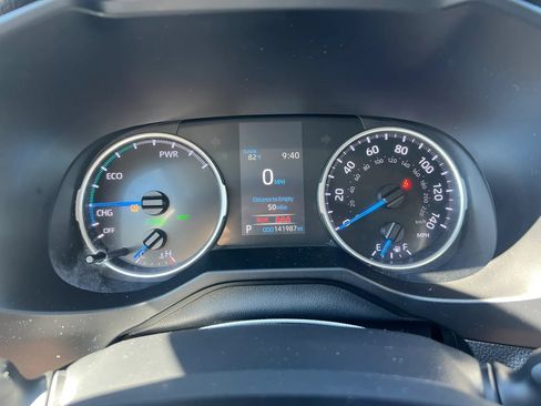 Used 2021 Toyota RAV4 XLE w/ XLE Grade Weather Package AWD/4WD image 17