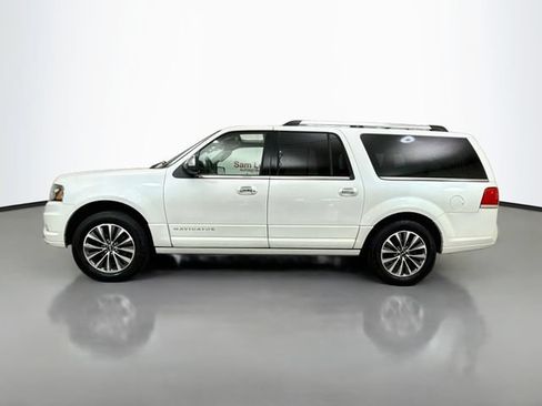 Used 2017 Lincoln Navigator L Select RWD image 4