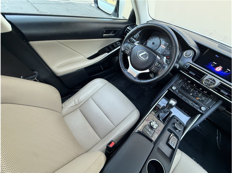 Used 2017 Lexus IS 200t RWD image 11