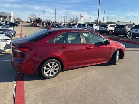 Used 2025 Toyota Corolla LE image 3