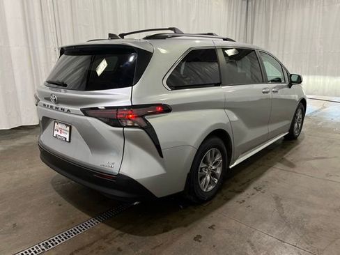 Certified 2023 Toyota Sienna LE FWD image 3