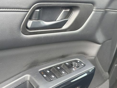 Used 2025 Nissan Pathfinder S FWD image 25