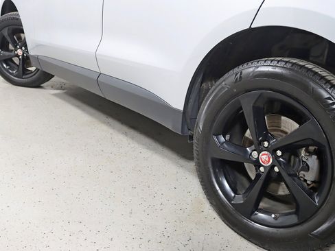 Used 2019 Jaguar F-PACE Premium image 12
