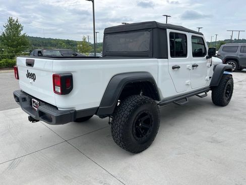 Used 2023 Jeep Gladiator Sport AWD/4WD image 19