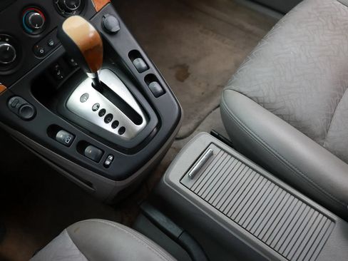 Used 2007 Saturn Vue 2WD V6 w/ Comfort Pkg image 36