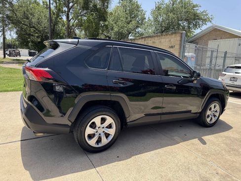 Used 2019 Toyota RAV4 LE FWD image 11