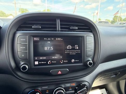 Used 2025 Kia Soul LX w/ LX Technology Package FWD image 39
