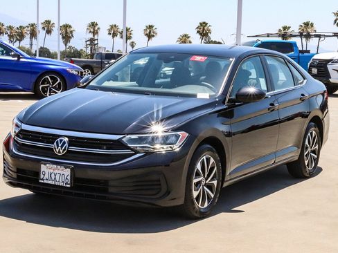 Used 2024 Volkswagen Jetta S FWD image 3