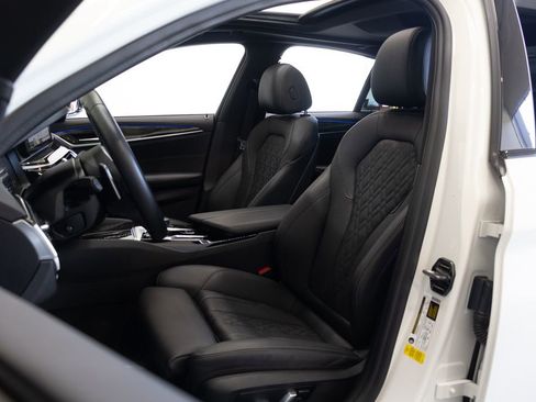 Used 2022 BMW 540i w/ M Sport Package image 17