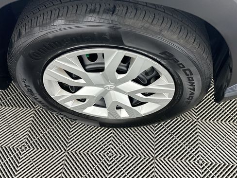 Used 2024 Toyota Corolla Cross L image 11