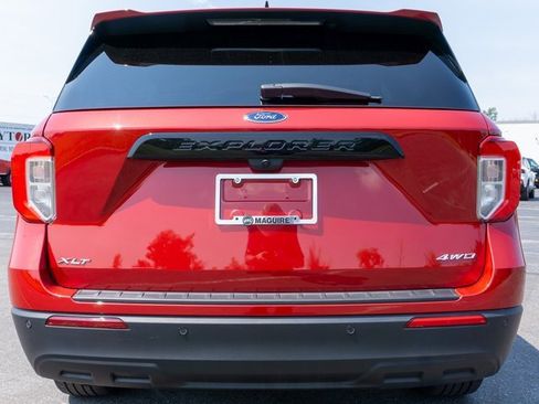 Used 2023 Ford Explorer XLT image 7
