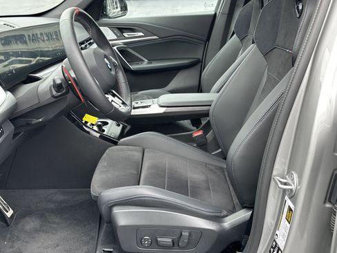 Used 2025 BMW X1 M35i w/ Premium Package image 9