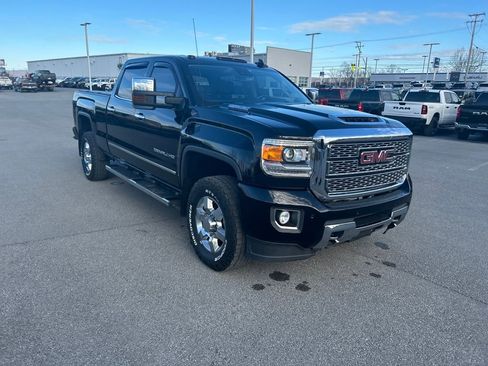 Used 2019 GMC Sierra 3500 Denali w/ Duramax Plus Package image 4