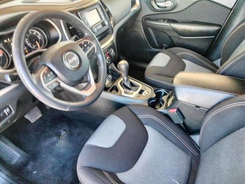 Used 2016 Jeep Cherokee Sport image 8